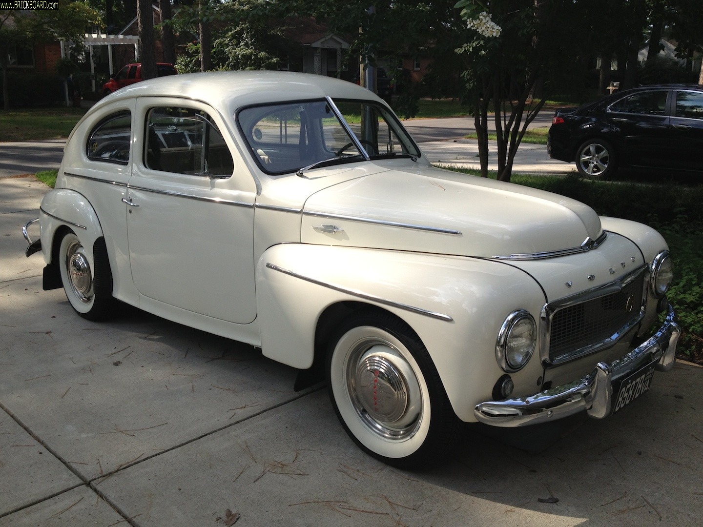 Volvo 444-544 -- Old Lady - PV444
