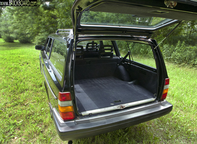 Volvo -- 240 WAGON