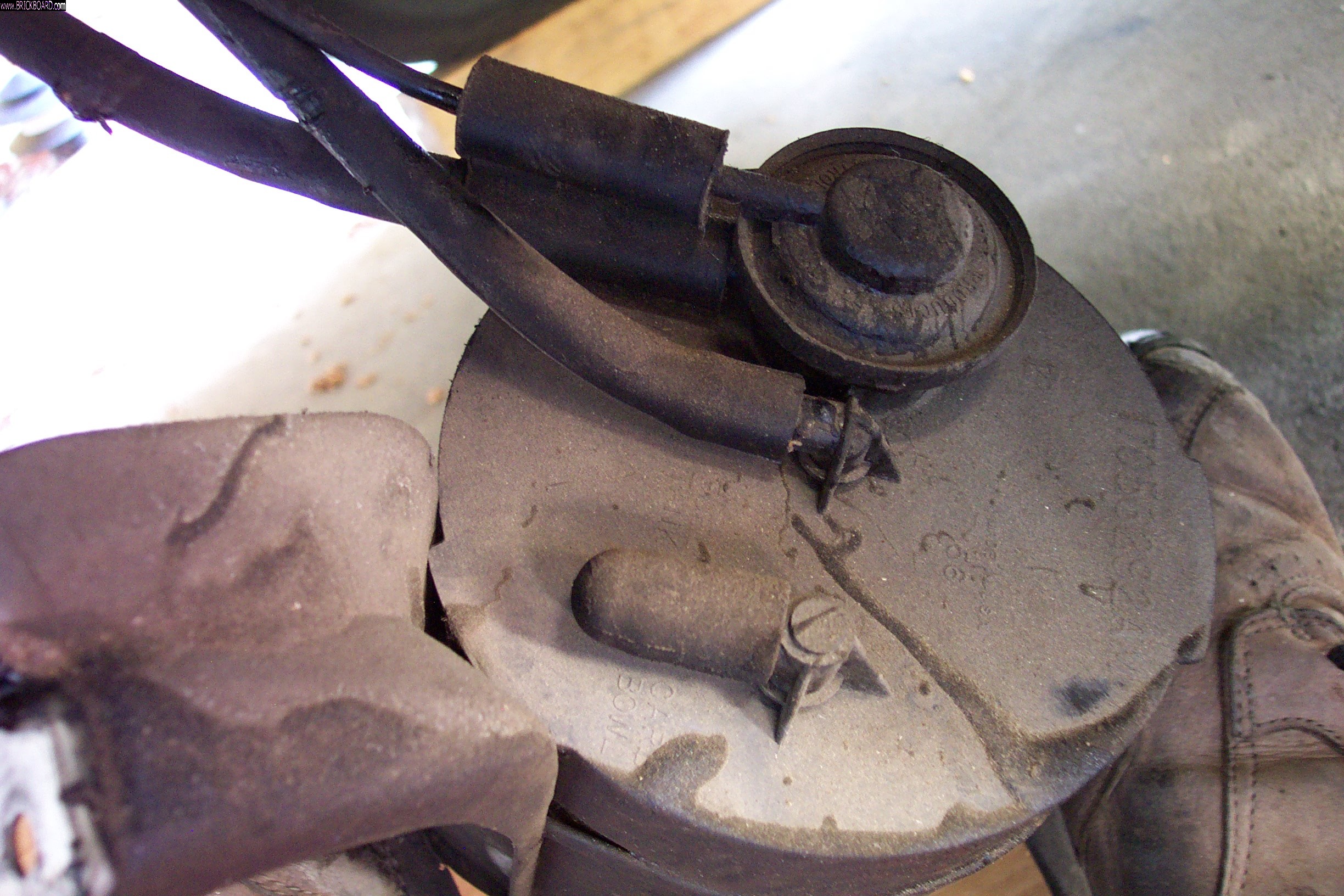 Volvo 200 -- 1985 Purge Valve Atop Charcoal Canister