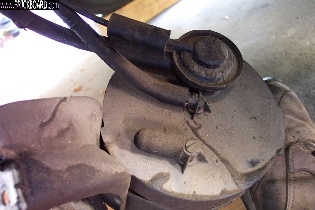 Volvo 200 -- 1985 240 Purge Valve