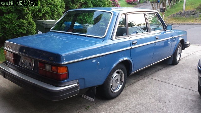 Volvo 200 -- 1985 244 DL