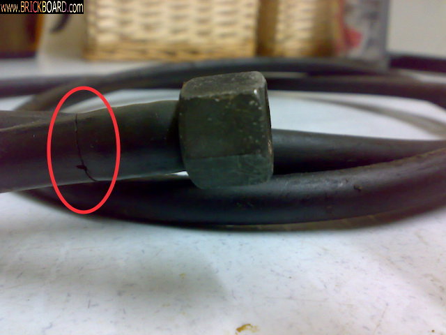 Volvo 900 -- Fuel line crack