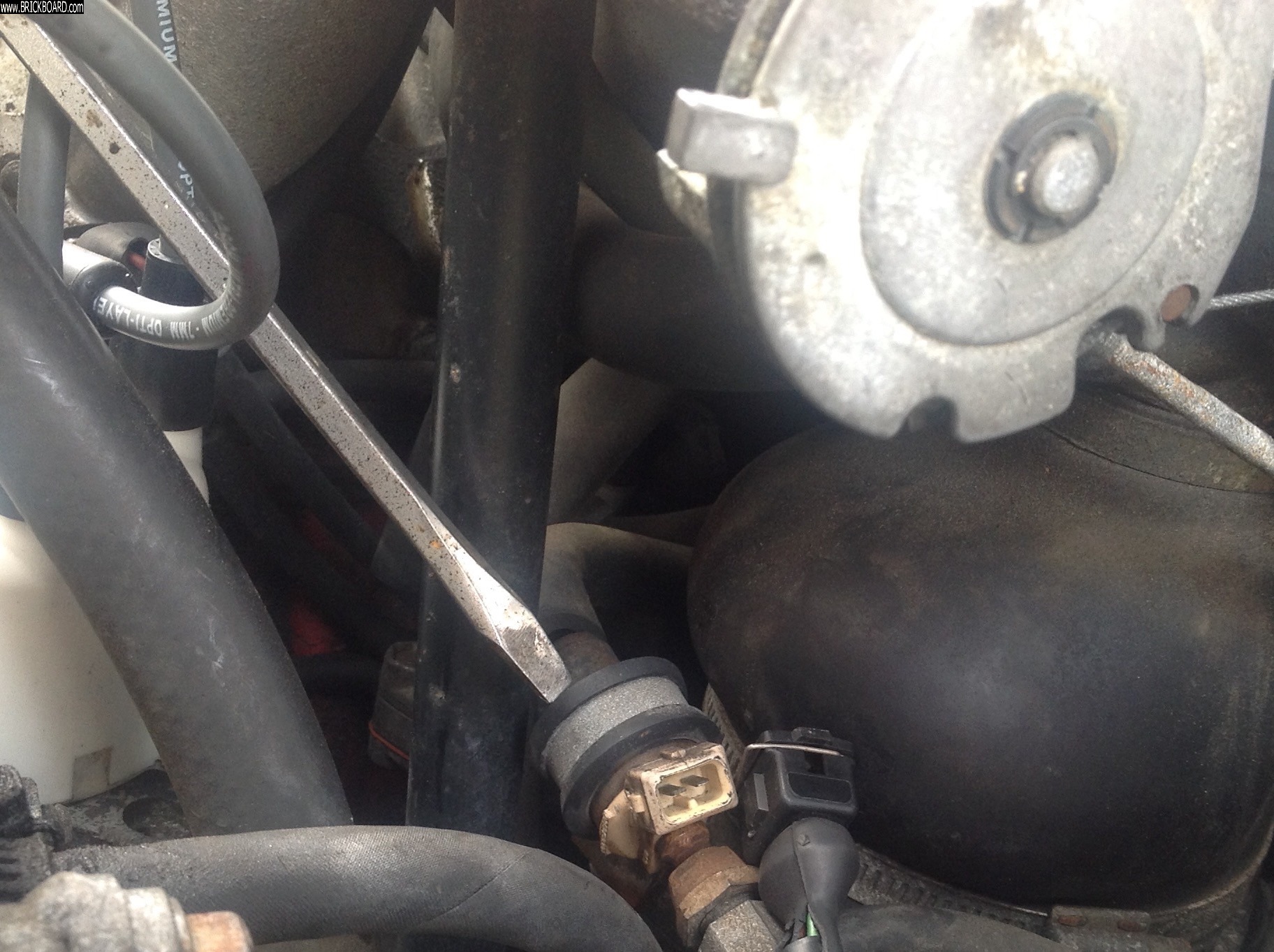 Volvo 200 -- Plug below intake manifold