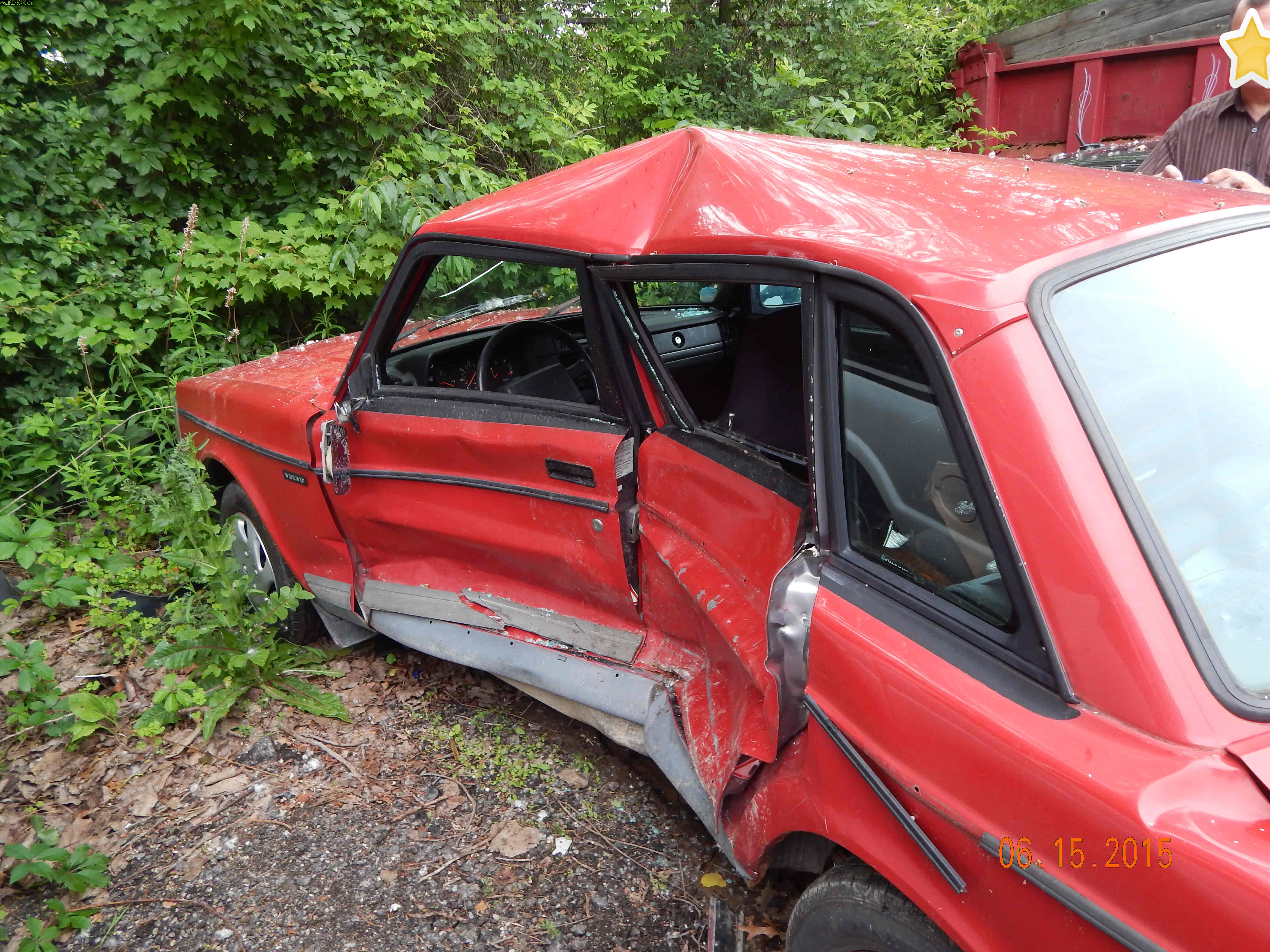Volvo 200 -- Crash Photo. 1992 240 "Bandit