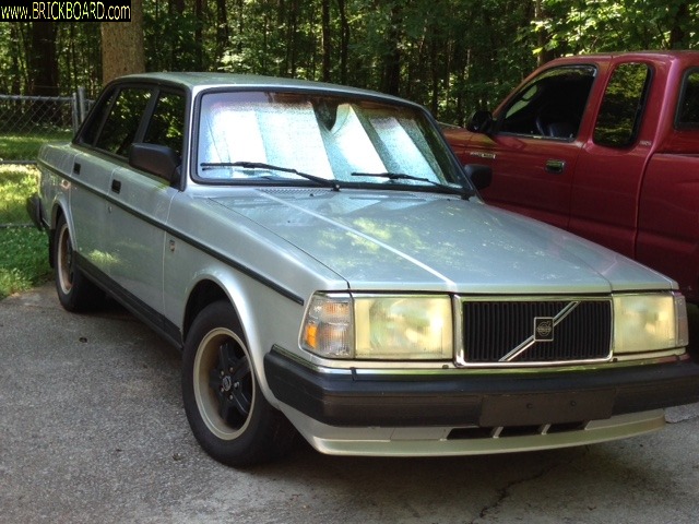 Volvo 200 -- Silver sunroof 240